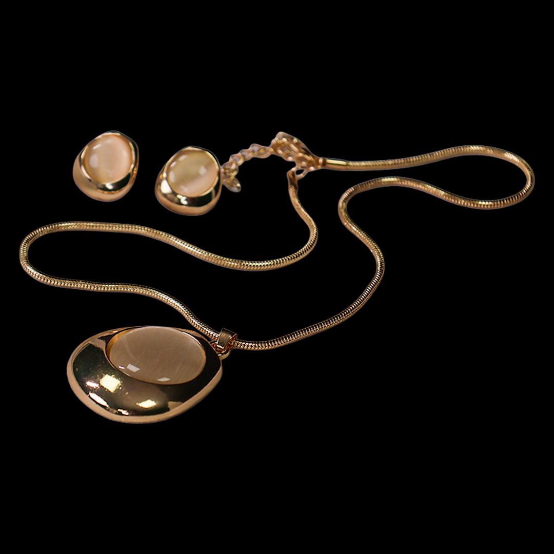 Designer Stone Metal Pendant Chain Set
