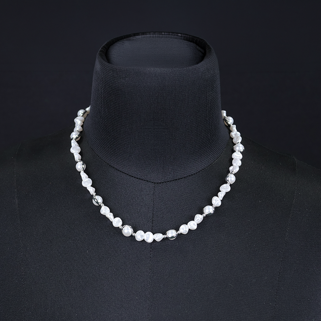 Uneven Pearl Necklace